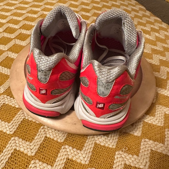 Women’s New Balance Sneakers size 7 - Picture 3 of 4